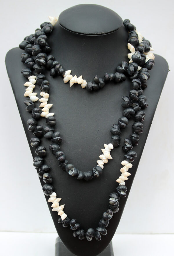 Shell necklace by Lola Greeno